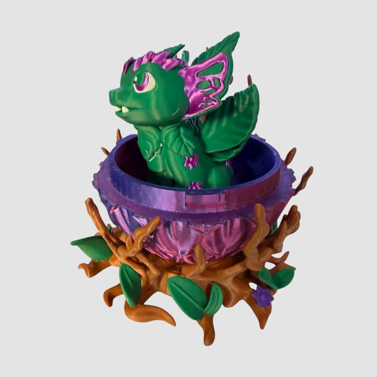 3D Printed Dragon Hatching Figurine – Color-Changing Egg, Fantasy Collectible, Premium Filament Sculpture